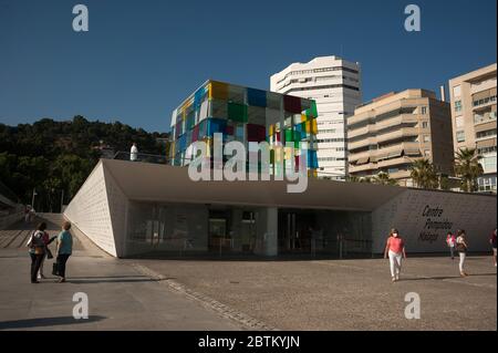 Malaga, Spagna. 26 Maggio 2020. Vista generale del museo durante la mostra "da Miro a Barcelo" una mostra al Centro Museo Pompidou dopo la riapertura di diversi importanti musei, garantendo misure di sicurezza come maschere facciali, disinfettanti e scansioni di temperatura agli ingressi del museo. Credit: SOPA Images Limited/Alamy Live News Foto Stock