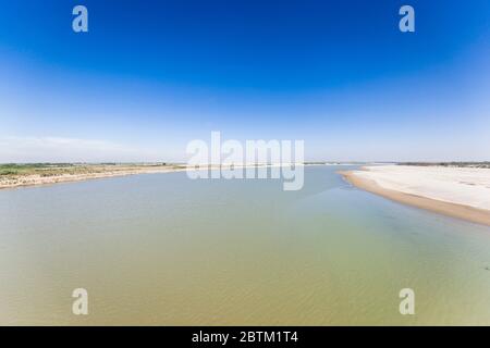 Bacino inferiore del fiume Indo vicino Thatta, Thatta, provincia di Sindh, Pakistan, Asia meridionale, Asia Foto Stock