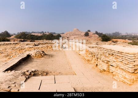 Mohenjo daro, sito archeologico della civiltà della Valle dell'Indo, 2500 BCE, distretto di Larkana, provincia di Sindh, Pakistan, Asia meridionale, Asia Foto Stock