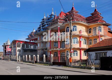Casa di lusso di persone Rom chiamato 'tiganesti palato' in Huedin, Romania Foto Stock