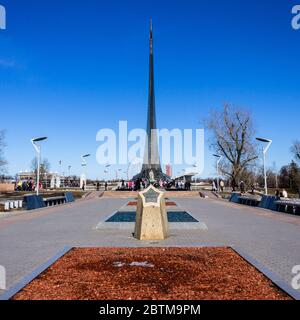 Panorama del Monumento a Rocket ai Conquistatori dello spazio e Museo Memoriale della Cosmonautica a Mosca, Russia. Foto Stock