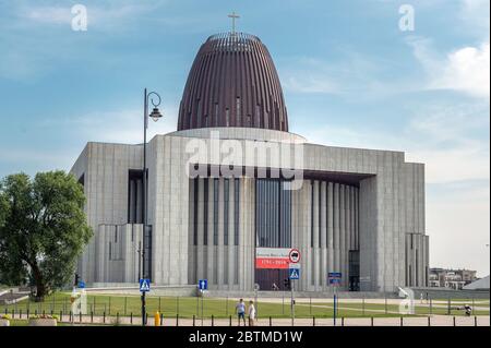 Varsavia, Polonia - 15 giugno 2019: Tempio della Divina Provvidenza o Swiatynia Opatrznosci Bozej, chiesa cattolica romana a Wilanow, distretto di Varsavia Foto Stock