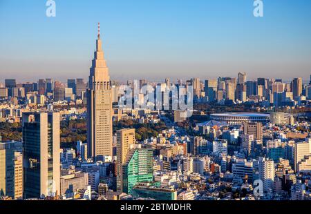 Giappone, Tokyo NTT Docomo torre e centro di Tokyo Foto Stock