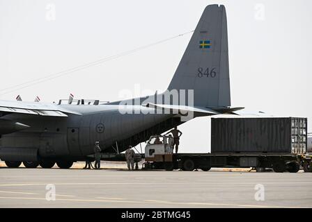 MALI, Gao, Minusma missione di mantenimento della pace dell'ONU, aeroporto Gao, trasporto di merci da parte di forze aeree svedesi con Lockheed C-130 Hercules Foto Stock