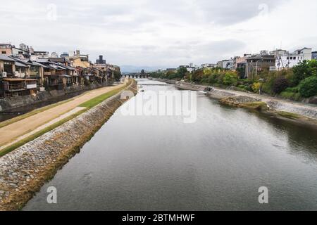 Kamo River in Autumn in Kyoto, Japan Foto Stock