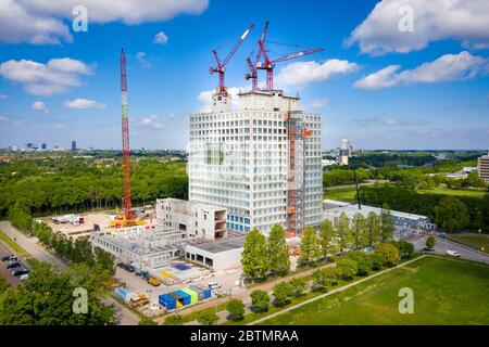 Utrecht, Utrecht / Paesi Bassi - 27 maggio 2020: Vista aerea del nuovo edificio RIVM & CBG sull'Uithof Foto Stock