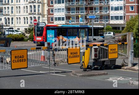 Southsea, Portsmouth, Inghilterra, Regno Unito, maggio 2020. La strada sul lungomare di Southsea, una località costiera chiusa al traffico durante l'epidemia di Covid-19 Foto Stock