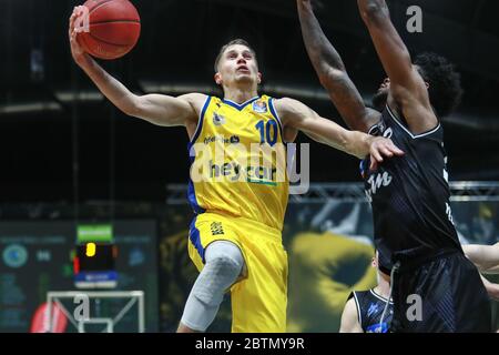 Braunschweig, Germania, 27 dicembre 2019: Il giocatore di basket Thomas Klepeisz in azione durante la partita di pallacanestro BBL Bundesliga Foto Stock