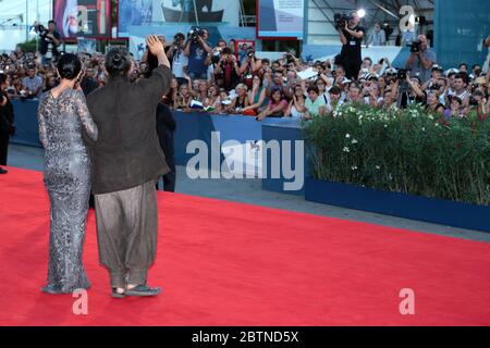 VENEZIA, ITALIA - 08 SETTEMBRE: CHO min-soo e il regista Kim Ki-duk partecipano alla cerimonia di premiazione durante il 69° Festival del Cinema di Venezia, l'8 settembre 2012 Foto Stock