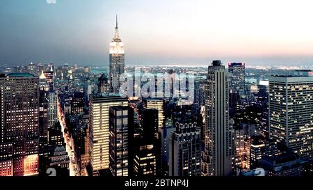 La città di New York skyline al tramonto Foto Stock