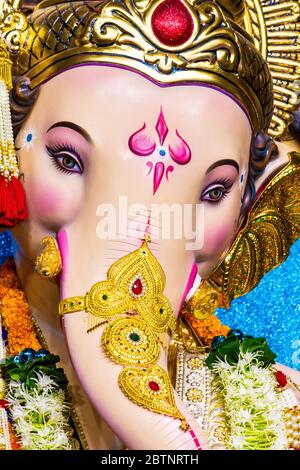 Lord Ganesha sulla strada di Mumbai in occasione di Ganesh Chaturthi nel Maharashtra India. Il festival è celebrato in tutti gli stati del Maharashtra. Foto Stock