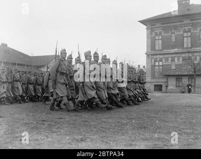 Esercito rumeno . Fanteria rumena in parata . 1915 Foto Stock