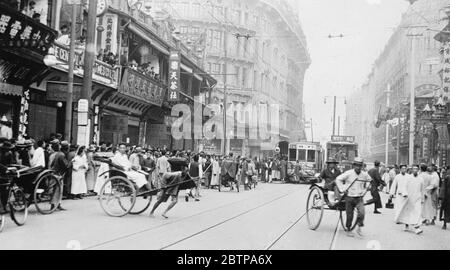 La situazione in Cina. Un tipico e recente quadro di una strada a Shanghai . 2 febbraio 1927 Foto Stock