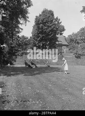 Giocare a croquet Oakhill . 1928 Foto Stock