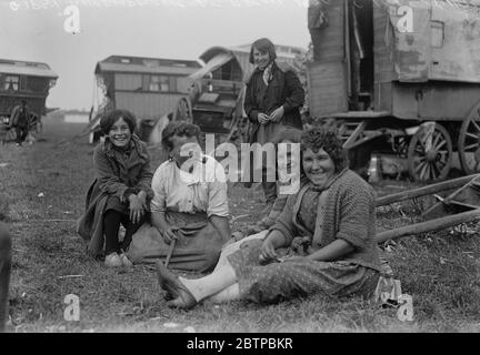 La grande settimana del Derby . Una scena all'accampamento zingaro di Epsom . 30 maggio 1930 Foto Stock