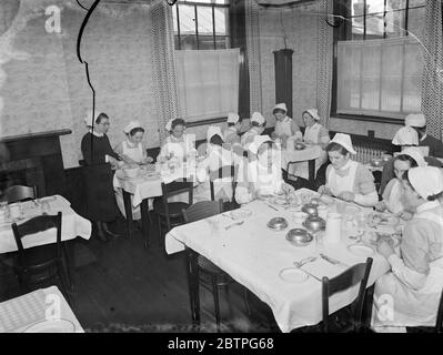 Ospedale Gravesend nel Kent . Infermieri a pranzo . 1939 Foto Stock