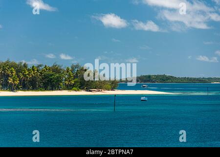 punto di corondole, linea di costa di un isolds tropicale. Spiaggia di sabbia bianca della Laguna Blu, Isola di Yasawa, Fiji, Nanuya Lailai Foto Stock