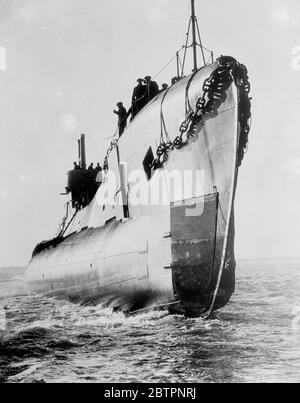 I sottomarini britannici si scontrano durante gli esercizi. I sommergibili britannici HMS Snapper e HMS Severn sono entrati in collisione durante gli esercizi, è riportato da Malta. Il periscopio Snappers è stato interrotto. Spettacoli fotografici, HMS Severn uno dei sottomarini. 24 febbraio 1938 Foto Stock