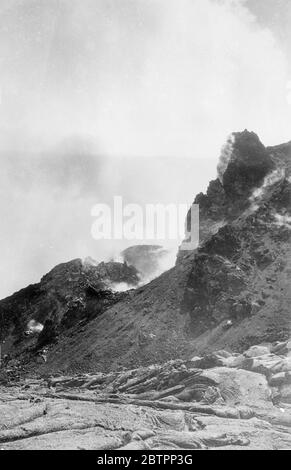 Vesuvio di nuovo in eruzione. Lo spettacolo impressionante del Vesuvio, vicino a Napoli, come il vulcano era di nuovo in eruzione violenta. 5 settembre 1938 Foto Stock