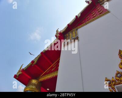 Wihan Phra Mongkhon Bophit ad Ayutthaya, che è stato ben restaurato all'interno, c'è una statua di un grande buddha presidente. Nome Phra Mongkhon Bophit. Foto Stock