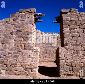 Porta a forma di T nella rovina occidentale, il monumento nazionale delle rovine azteco, risalente tra il 850 d.C. e il 1100 d.C., questo è un sito patrimonio dell'umanità dell'UNESCO, New M Foto Stock