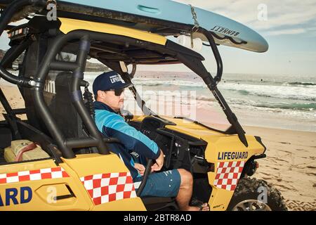 Servizio bagnino presso la spiaggia di Maroubra a Sydney, Australia Foto Stock