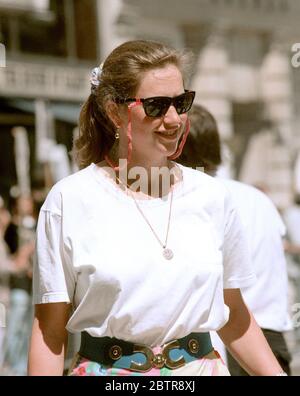 La nonna reale a S.A.R. il principe William e il principe Harry Tiggy Legge-Bourke cammina in una via di Mayfair dopo essere emerso dal palazzo di St James. Più tardi divenne Foto Stock