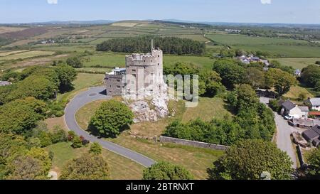 Vista aerea del castello di Roch, vicino a Haverfordwest Pembrokeshire Wales UK Foto Stock