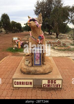 Corrigin è una città nella regione centrale di Wheatbelt, nell'Australia occidentale, e ha un cimitero per cani che contiene oltre 80 cani sepolti Foto Stock