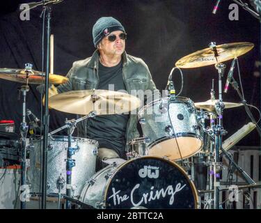 Il batterista Shawn Pelton suona con la cringe al Ryman Auditorium di Nashville, Tennessee. Foto Stock