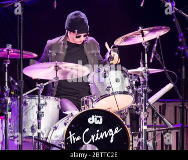 Il batterista Shawn Pelton suona con la cringe al Ryman Auditorium di Nashville, Tennessee. Foto Stock