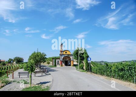 Chiesetta di Coazzolo dipinta da David Tremlett Foto Stock