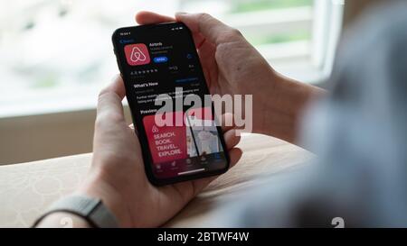 CHIANG mai, THAILANDIA - Apr 18, 2020 : l'app per il mercato peer-to-peer online e la rete di alloggio, Foto Stock