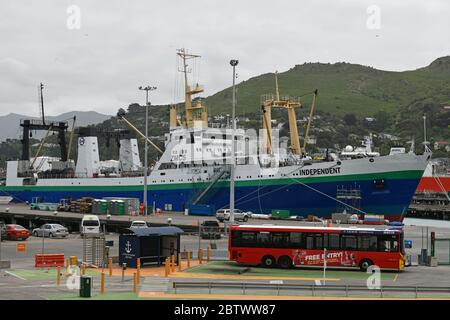 LYTTLETON, NUOVA ZELANDA, 21 NOVEMBRE 2019: Un peschereccio neozelandese, l'Independent, attraccato al porto di Lyttleton. Foto Stock
