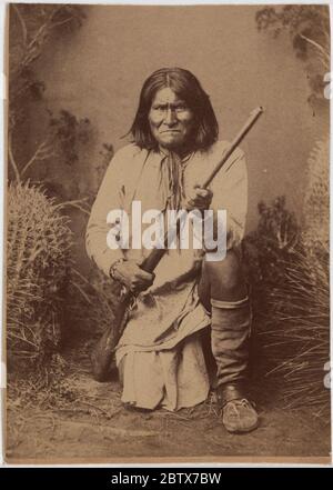 Geronimo. Geronimo, leader di guerra di Bedonkohe Apache, si è guadagnato una reputazione come un avversario feroce sia per le autorità messicane che per quelle statunitensi. Foto Stock