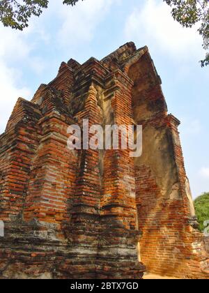 Wihan Phra Mongkhon Bophit ad Ayutthaya, che è stato ben restaurato all'interno, c'è una statua di un grande buddha presidente. Nome Phra Mongkhon Bophit. Foto Stock