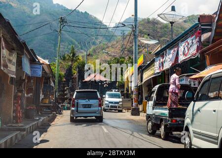 BALI, INDONESIA - 30 novembre 2019: Traffico su Bali. Indonesia Foto Stock