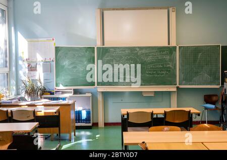 Classe di una vecchia scuola completa, tecnicamente e attrezzature non aggiornate, Essen, NRW, Germania Foto Stock