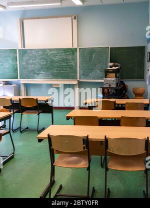 Classe di una vecchia scuola completa, tecnicamente e attrezzature non aggiornate, Essen, NRW, Germania Foto Stock