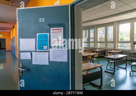 Classe di una vecchia scuola completa, tecnicamente e attrezzature non aggiornate, Essen, NRW, Germania Foto Stock