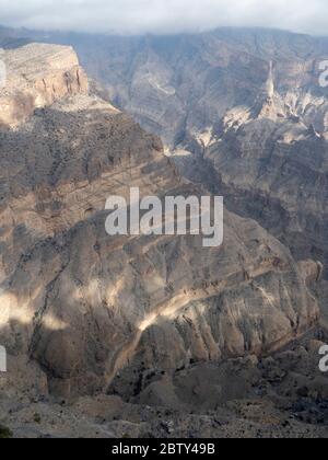 Jebel Shams, la montagna più alta della catena Hajar, Sultanato dell'Oman, Medio Oriente Foto Stock