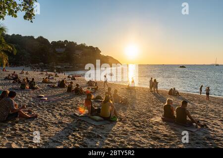 Tramonto su Sunset Beach, Koh Lipe, Tarutao National Park, Thailandia, Sud-est asiatico, Asia Foto Stock