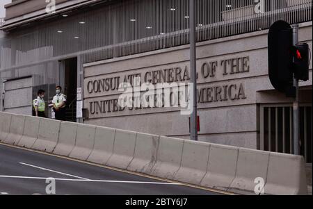 Hong Kong, CINA. 28 Maggio 2020. Vista esterna del Consolato Generale degli Stati Uniti d'America in Garden Road, Hong Kong centrale. Il Consolato americano viene messo in guardia dopo che il governo degli Stati Uniti ha reagito con forza contro la mossa unilaterale del governo comunista cinese di promuovere e imporre la LEGGE NAZIONALE SULLA SICUREZZA di Hong Kong, Liberta' e autonomia fondamentali che una volta erano promesse e stipulate nella DICHIARAZIONE CONGIUNTA SINO-BRITANNICA al momento della 'consegna'.28 maggio 2020 Hong Kong.ZUMA/Liau Chung-ren Credit: Liau Chung-ren/ZUMA Wire/Alamy Live News Foto Stock