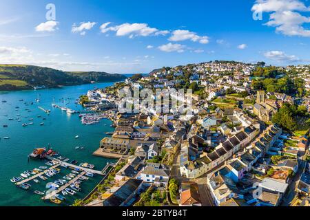 Veduta aerea di Salcombe sull'estuario di Kingsbridge, Devon, Inghilterra, Regno Unito, Europa Foto Stock