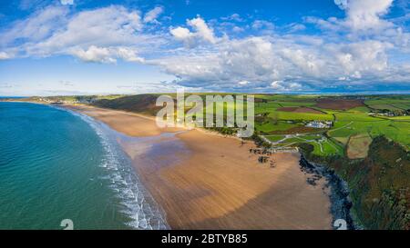 Vista aerea sulla spiaggia di Putsborough verso Woolacombe, Morte Bay, North Devon, Inghilterra, Regno Unito, Europa Foto Stock