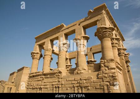 Chiosco di Traiano, Tempio di Iside, Patrimonio dell'Umanità dell'UNESCO, Isola di Philae, Assuan, Nubia, Egitto, Africa del Nord, Africa Foto Stock