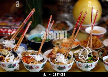 Offerte vegetariane, altare antenato, tempio buddista Tu An, alta Savoia, Francia, Europa Foto Stock