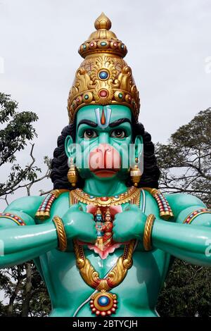 Il Dio indù Hanuman (Dio delle scimmie) ed Eroe del Ramayana, Tempio indù e Santuario delle grotte di Batu, Kuala Lumpur, Malesia, Sud-Est asiatico, Asia Foto Stock