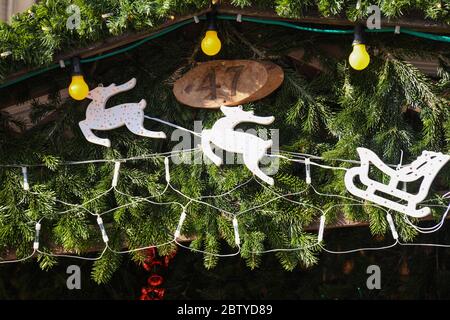 Decorazione delle renne durante il mercatino di Natale a Vienna, Austria. Foto Stock