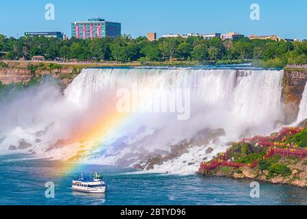 Cascate americane e Bridal Veil Falls, Niagara Falls, New York state, Stati Uniti d'America e Ontario, Canada, Nord America Foto Stock